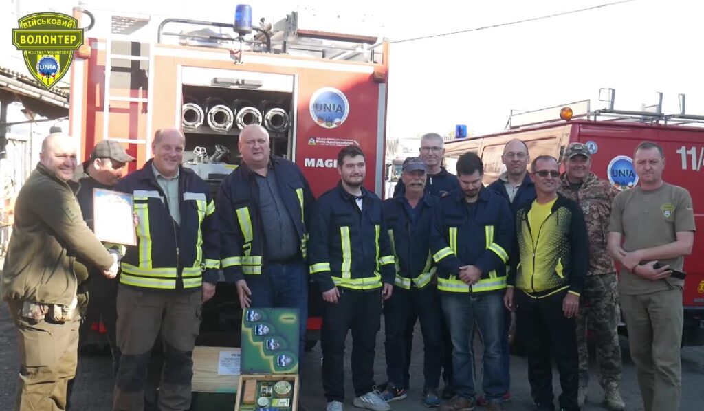 Два пожежні автомобілі та легковик для ЗСУ.