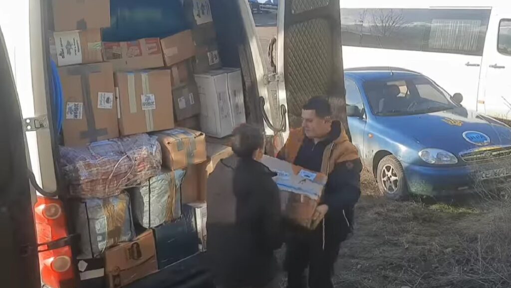 Окопні свічки, смаколики та подушки отримала “УНІА” від благодійників м.Кельн