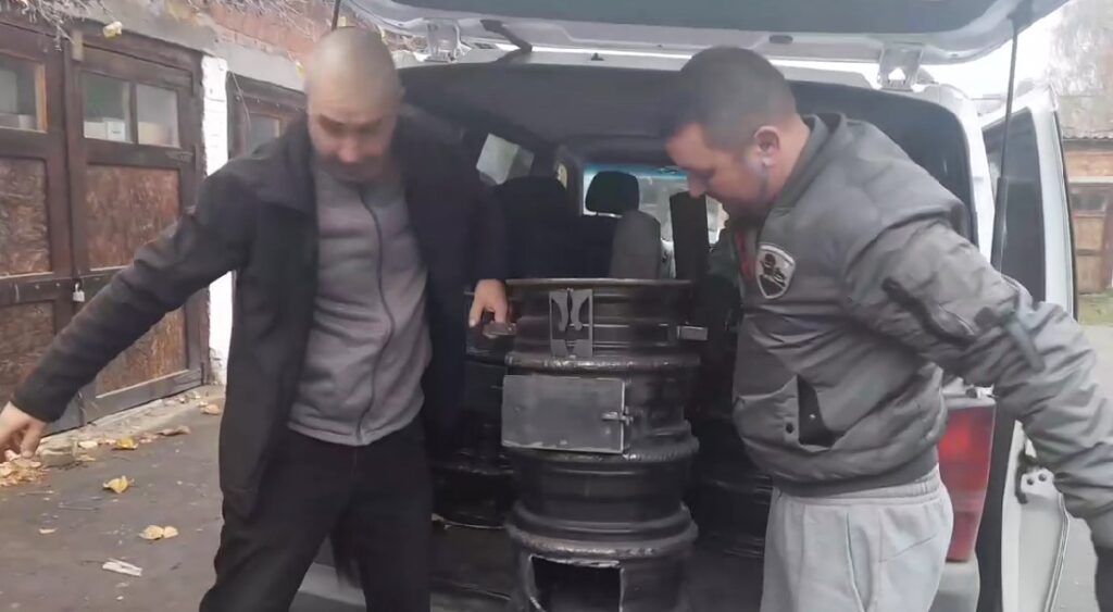 Пять буржуйок від волонтерів з м. Оріхів прибули до волонтерського хабу ГО “УНІА”