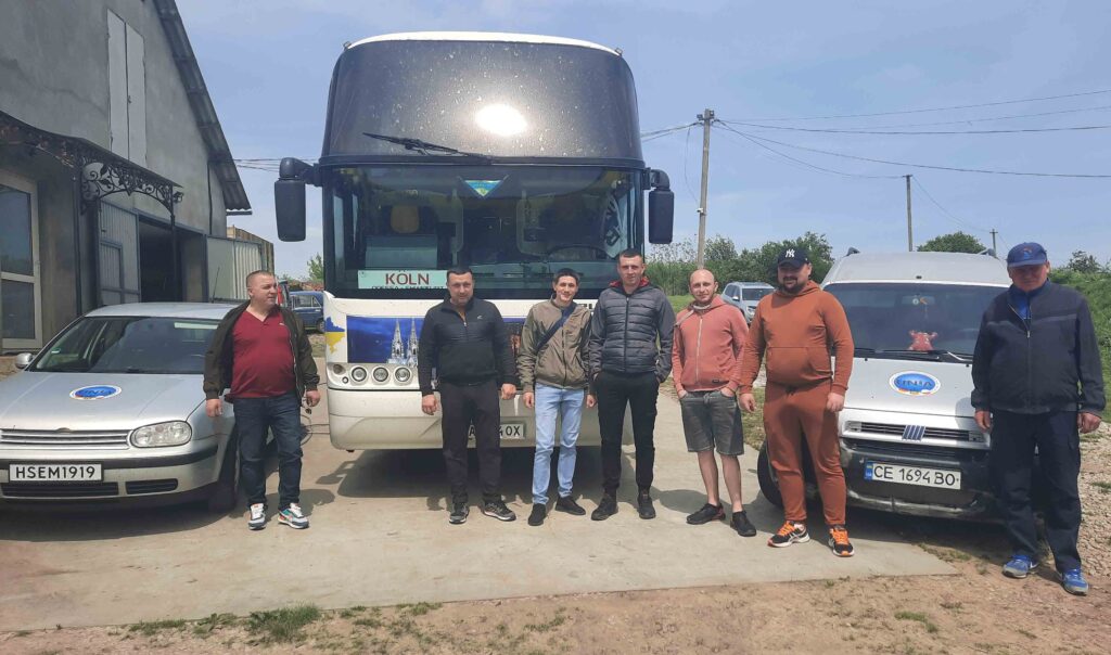 Ще дві автівки для військових на схід від волонтерів ГО “УНІА” – відео