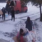 Волонтери Громадської Організації “УНІА” з Буковини продовжують допомагати стареньким людям