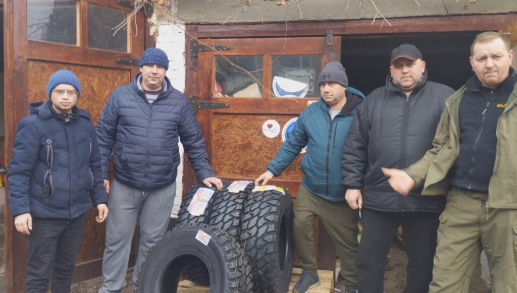 Прилад нічного бачення, аптечки та болотні шини відправились на передову для наших захисників