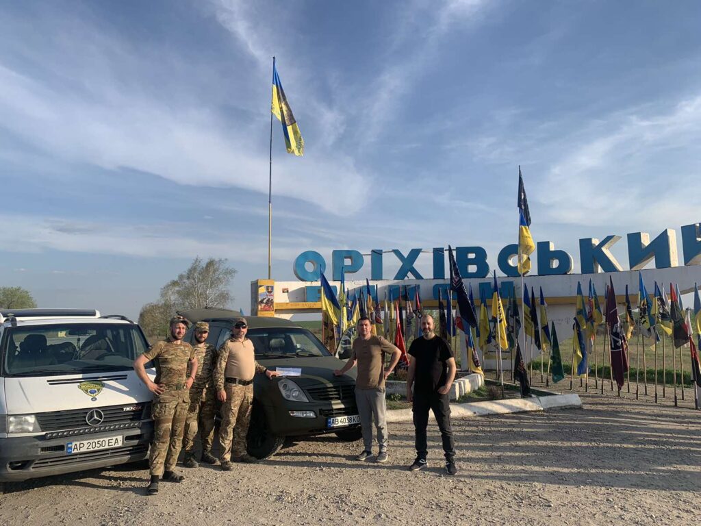 Волонтери ГО “УНІА” доставили на передову відремонтований автомобіль для військових