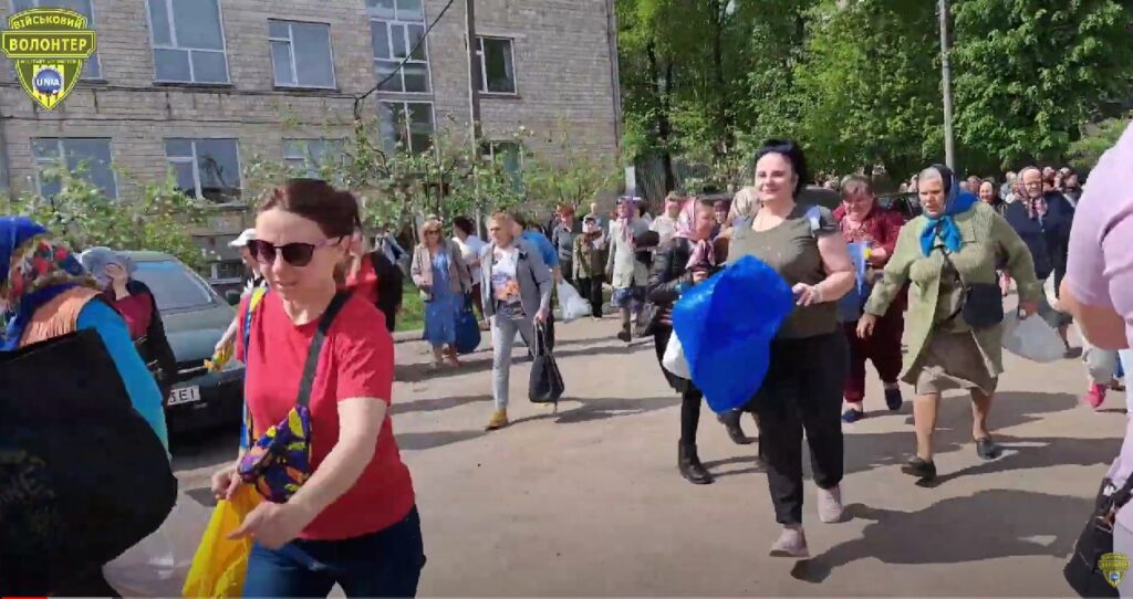 Чергова Роздача допомоги – Волонтери ГО “УНІА” Надають Допомогу Тим, Хто Цього Потребує