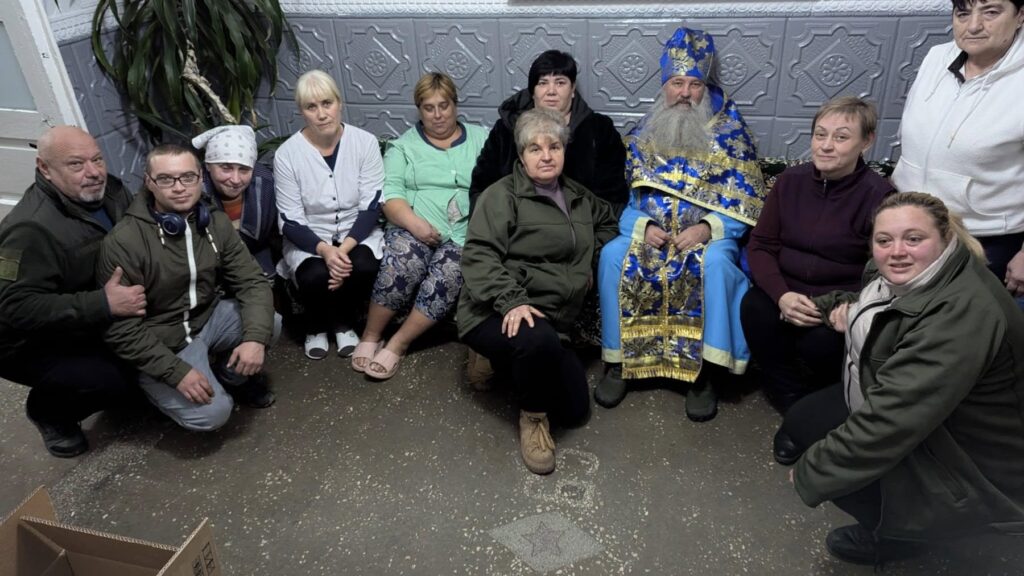 Святий Миколай разом із волонтерами завітав до підопічних “Затишку” з подарунками та теплом