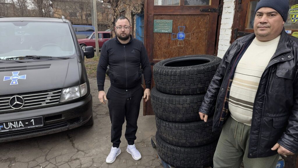 Шини для захисників від волонтера “УНІА”