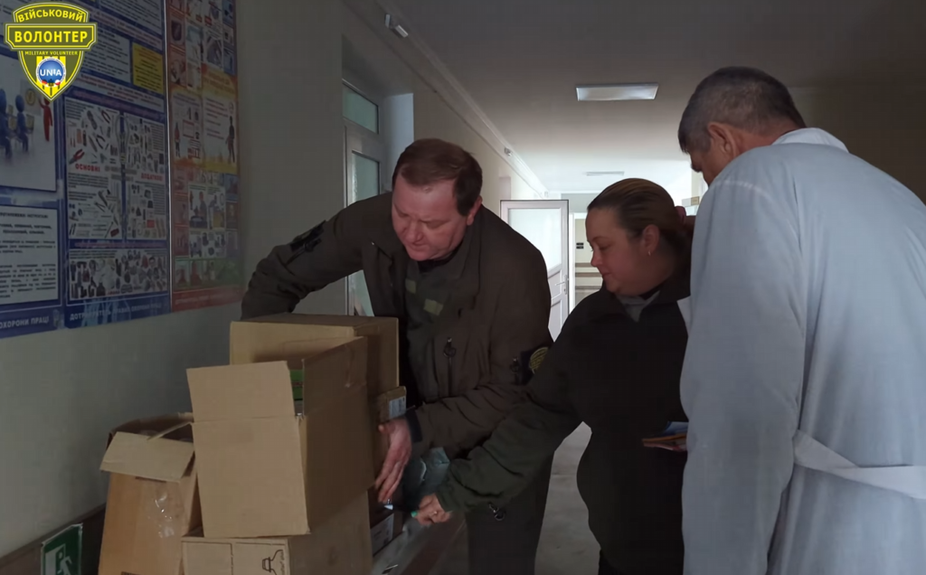 Волонтери ГО “УНІА” завітали з допомогою до КНП “Заставнівська багатопрофільна лікарня”