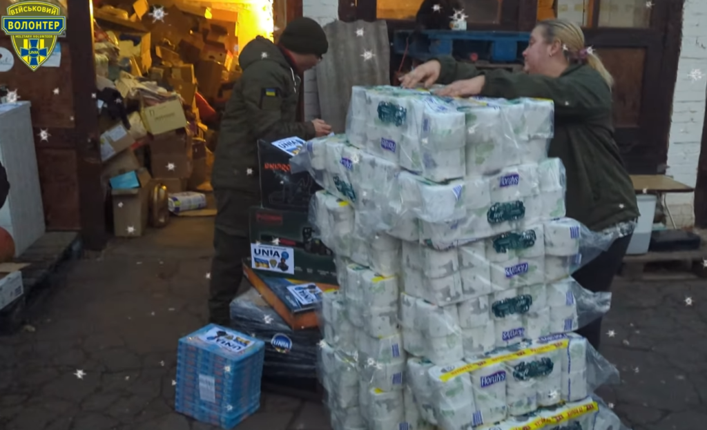 Волонтери ГО “УНІА” формують черговий вантаж для військових