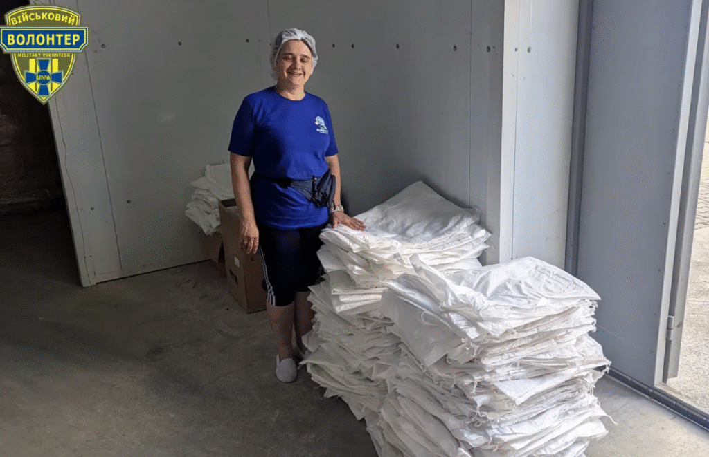 Захисники отримали ще двісті міцних мішків для облаштування позицій — від надійних партнерів ТОВ “МОНЖАР”