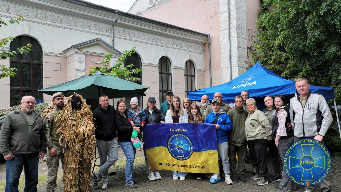 Член Ради волонтерів при Чернівецькій ОВА ГО «УНІА» спільно з Кіцманською міською радою